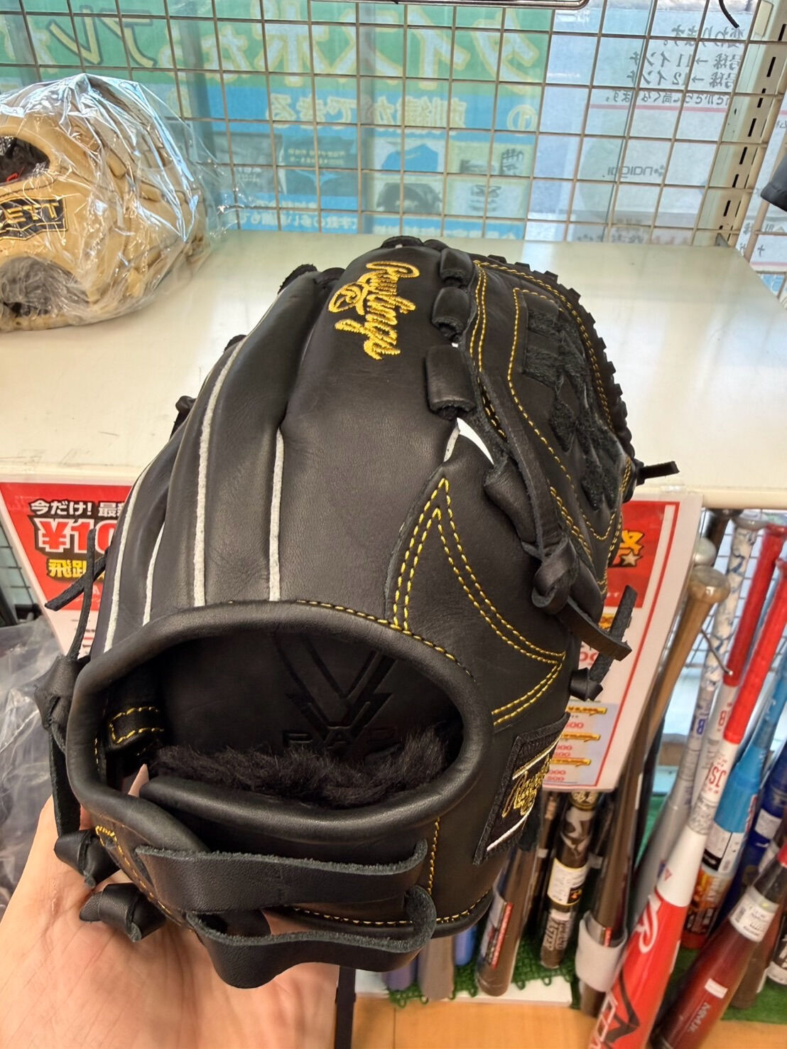 少年用にも既に加工されたグローブがあります🤩🤩🤩