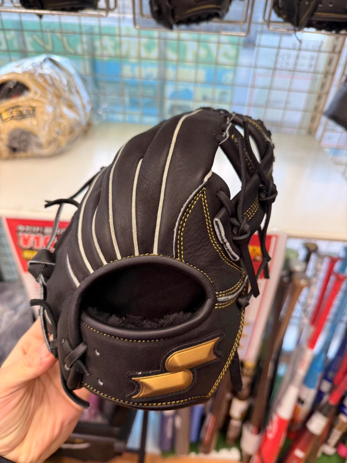 少年用にも既に加工されたグローブがあります🤩🤩🤩